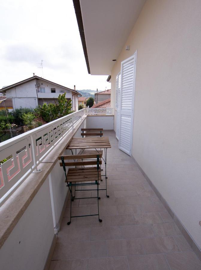 Aria Di Sale Acomodação com café da manhã Martinsicuro Exterior foto