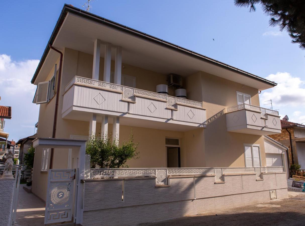 Aria Di Sale Acomodação com café da manhã Martinsicuro Exterior foto